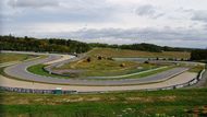 V této části autodromu, zvané stadion se stále řeší problémy s prosakující vodou