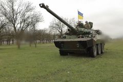 "Trochu zvláštní" nová zbraň Ukrajinců. Dokáže rozdrtit ruský tank a rychle ujet