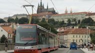 Po Praze jezdí například tramvaje T15, které navrhl Patrik Kotas. Pražský dopravní podnik zaplatil za 250 nových tramvají 17 miliard korun.