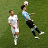 Corentin Tolisso a Nahitan Nández v zápase Uruguay -- Francie na MS 2018