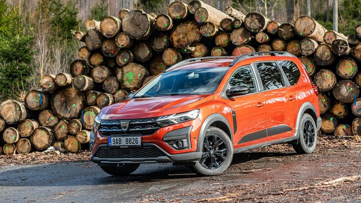 Nejúspornější sedmimístná auta na trhu. I rodina se dá převézt za rozumné peníze; Zdroj foto: Dacia