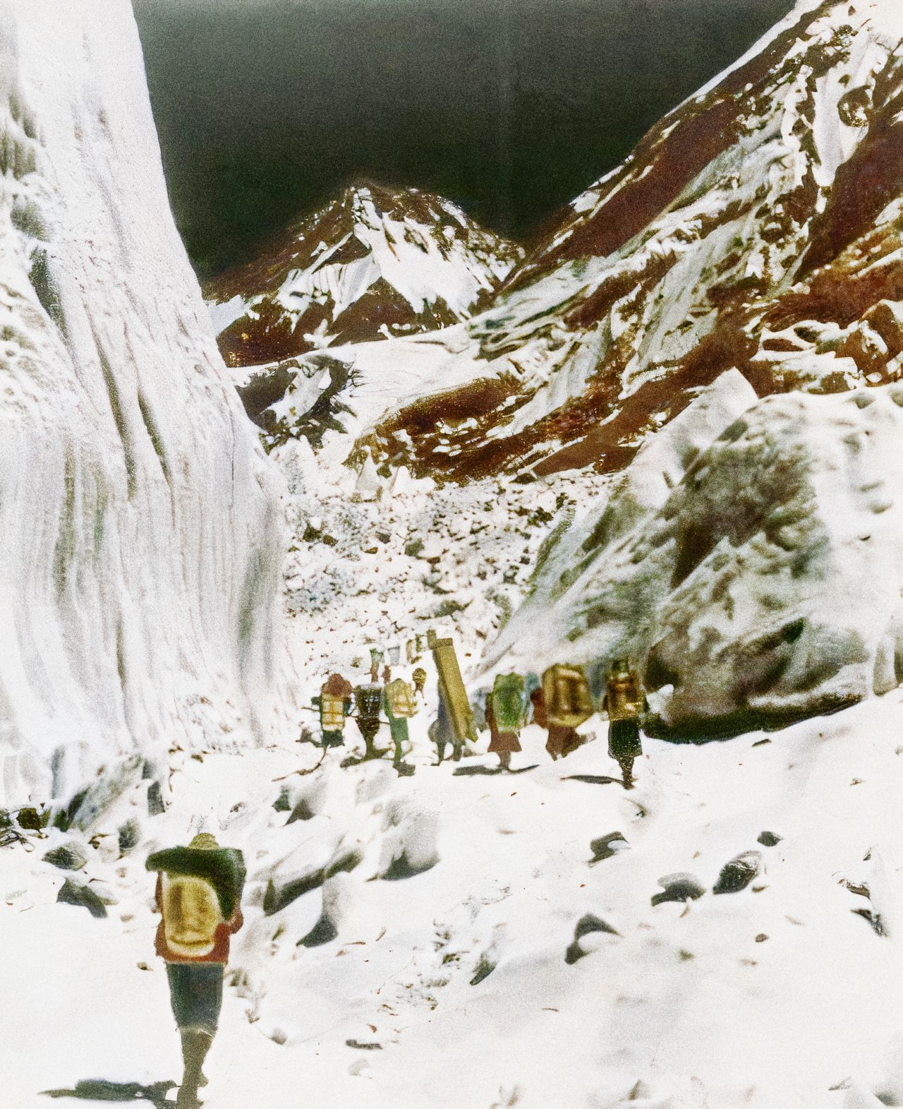 Edmund Hillary, Everest, Himálaje, Zahraničí