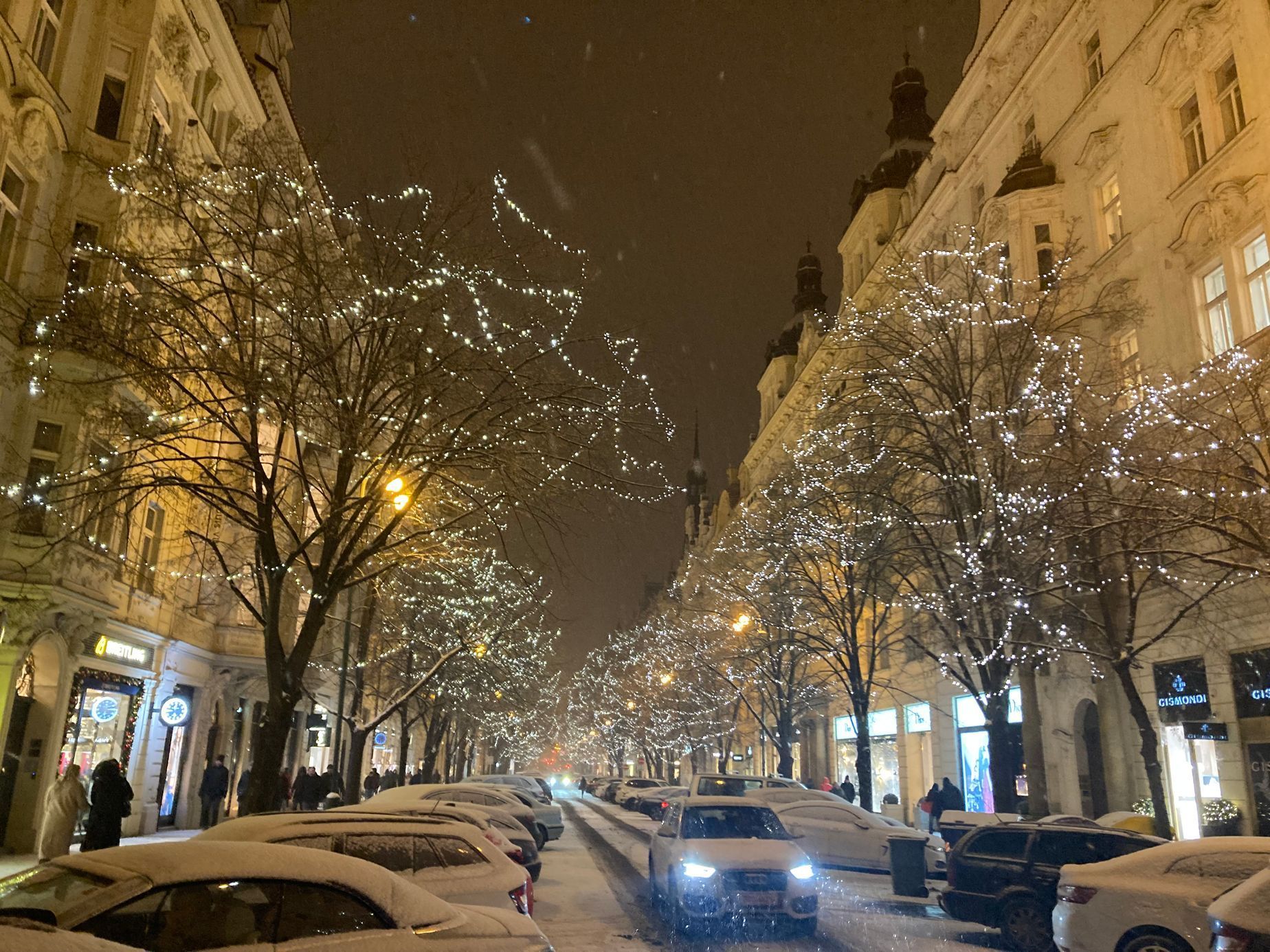 Praha vánočně a mrhavě osvětlená 4