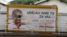 Na bizarnosti mu přidal neznámý kreslíř, když pirátsky stylizovaný kandidát rázem změnil smysl sloganu. Billboard v pražské Plzeňské ulici nafotil Martin Fabišík