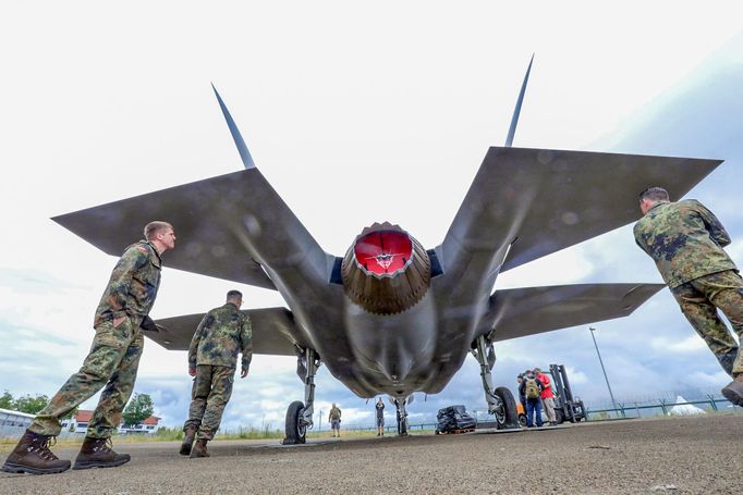 Americký stíhací letoun Lockheed Martin F-35 Lightning II na archivním snímku.