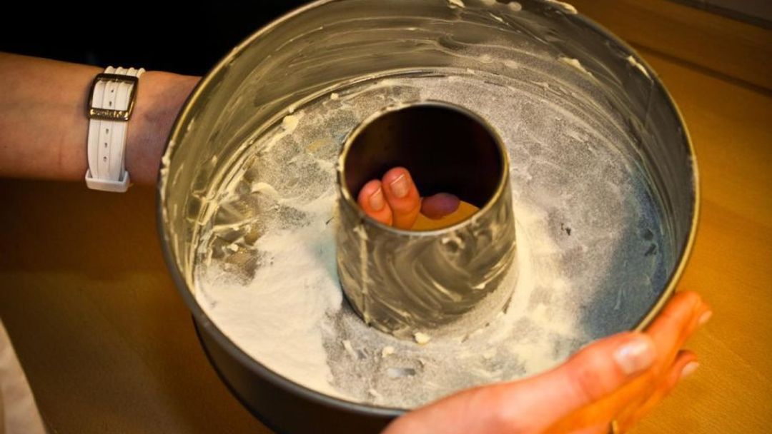 Studentky u plotny: křupavá bábovka podle blondýny!