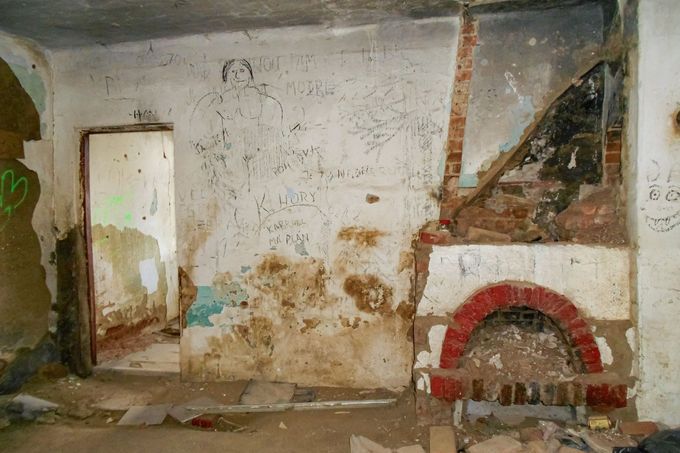 Interiér jedné z místností usedlosti Pohádka u Čachrova přibližně před 10 lety.