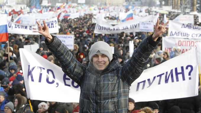 Tisíce lidí vyrazily demonstrovat, většina je proti Vladimíru Putinovi
