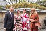 Předtím spolu s manželkou Monikou navštívil japonské město Kjóto.
