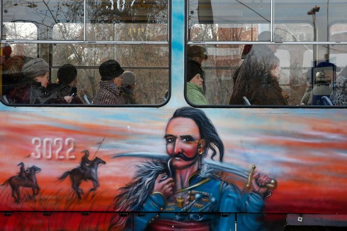 Doněcká tramvaj s vyobrazením ukrajinského kozáka.