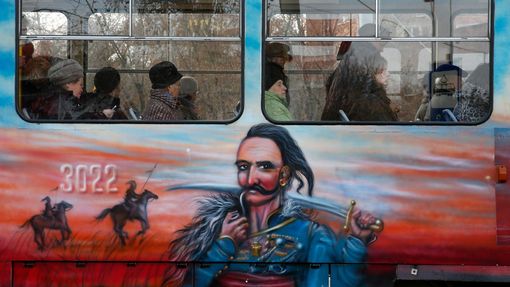 Doněcká tramvaj s vyobrazením ukrajinského kozáka.