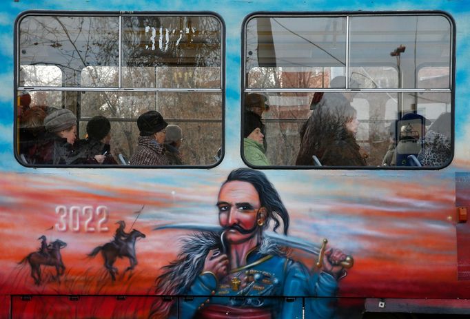 Doněcká tramvaj s vyobrazením ukrajinského kozáka.