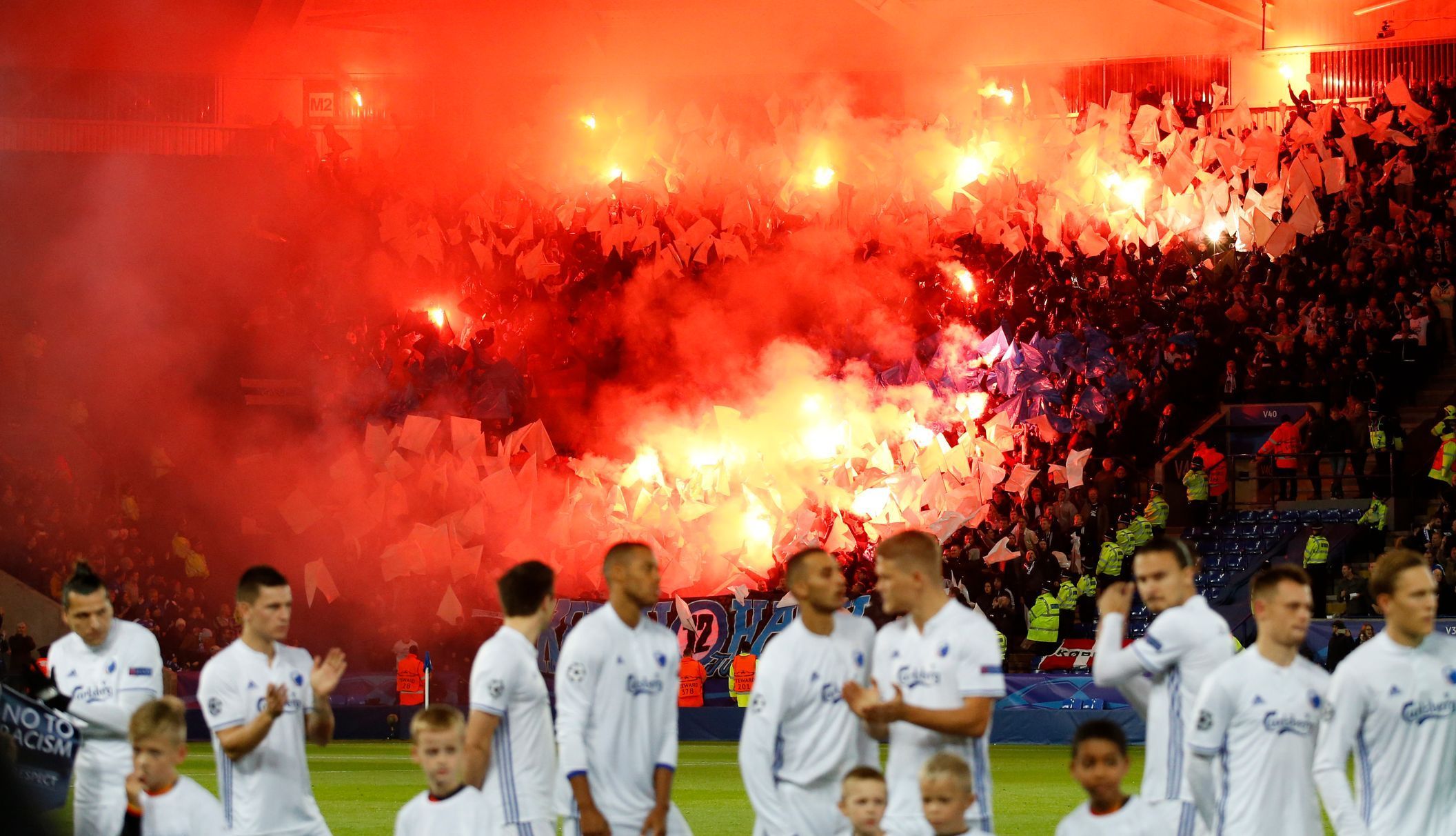 Fanoušci FC Kodaně před zápasem Ligy mistrů v Leicesteru