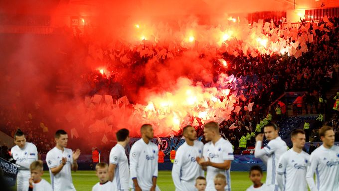 Fanoušci FC Kodaně před zápasem Ligy mistrů v Leicesteru