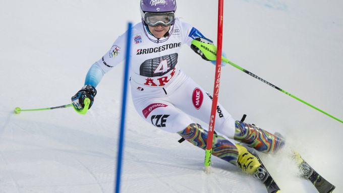 Šárka Strachová při slalomu v Aare