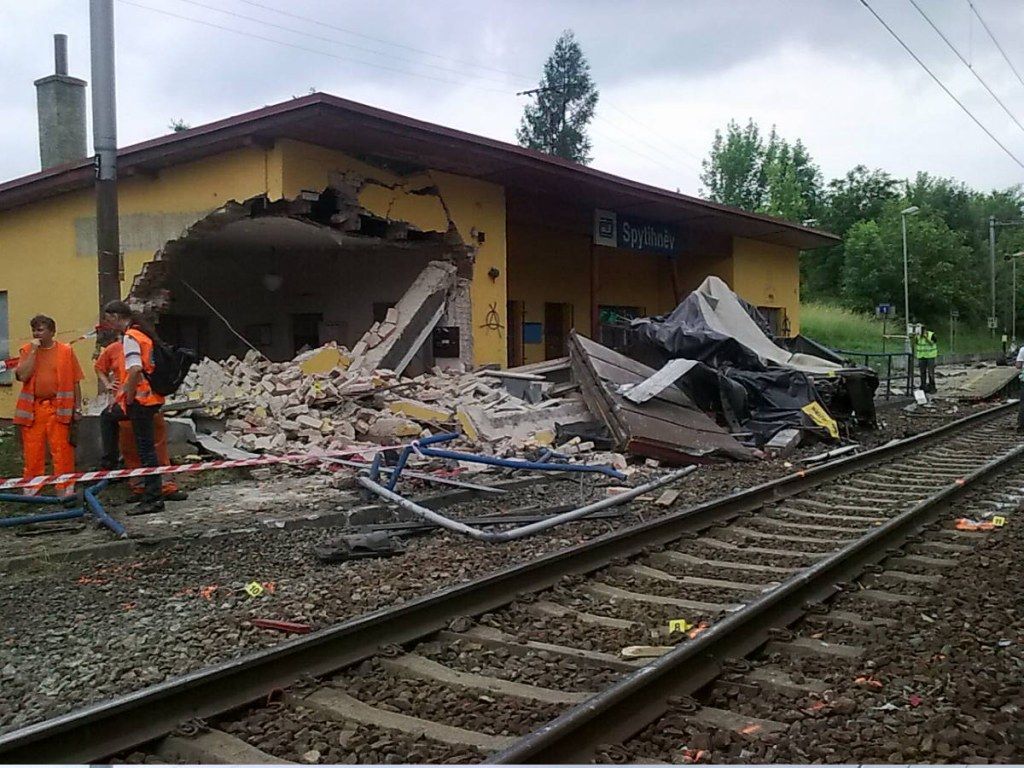 Srážka rychlíku a náklaďáku u Spytihněvi