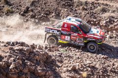 Prokop se na Rallye Dakar posunul do první desítky, Macík je v kamionech čtvrtý
