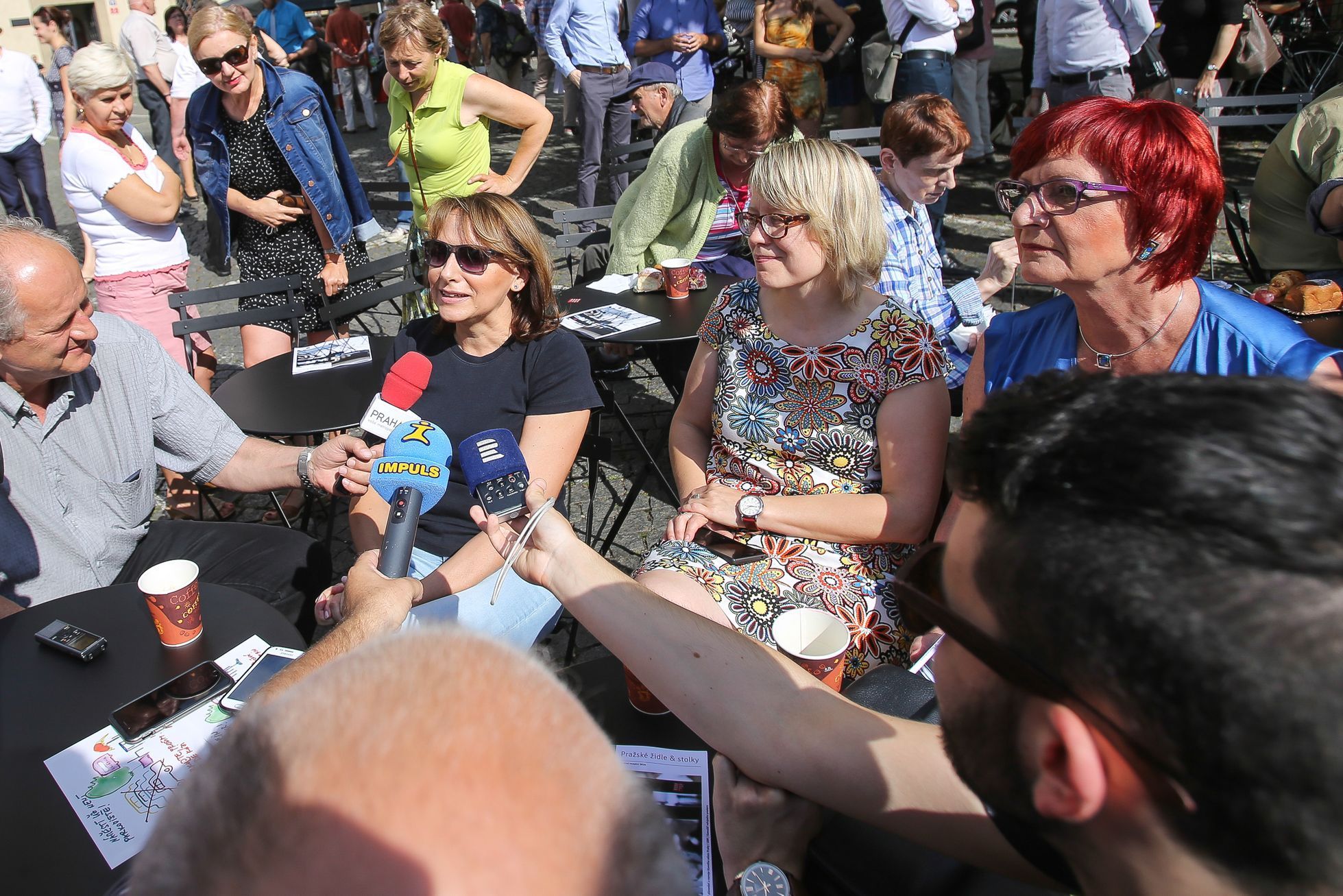 Malostranské náměstí v Praze před a po zrušení parkoviště