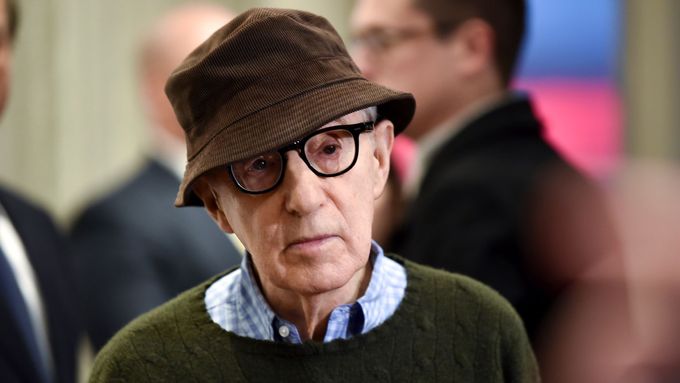 Woody Allen je na předloňském snímku z natáčení.