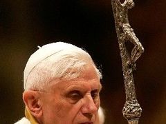 Některé slovenské organizace si na zapojení církve do předvolební kampaně stěžovaly až u papeže Benedikta XVI.