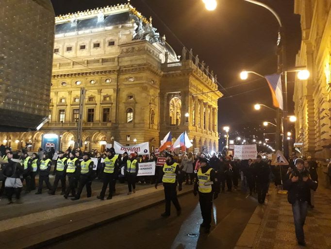 Demonstrace proti vládě Andreje Babiše na Národní třídě.