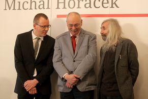 Foto: Vašáryová, Drábová, cyklista König. Horáček představil své poradce pro prezidentskou kampaň