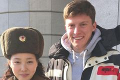 Mladý Brit točil v KLDR tajný náklad zboží. Unikl jen zázrakem, za takové věci Kim brutálně trestá