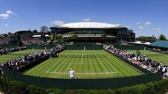 Tradiční, akurátní i zábavný. Takový může být Wimbledon