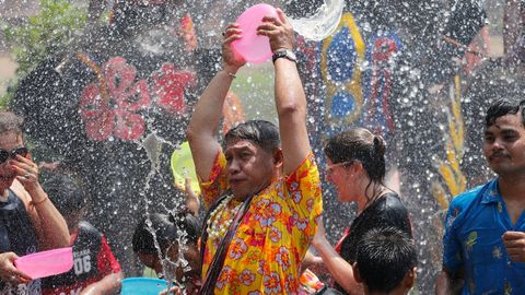 Nejbláznivější festival. Thajci slaví příchod nového roku - Songkran