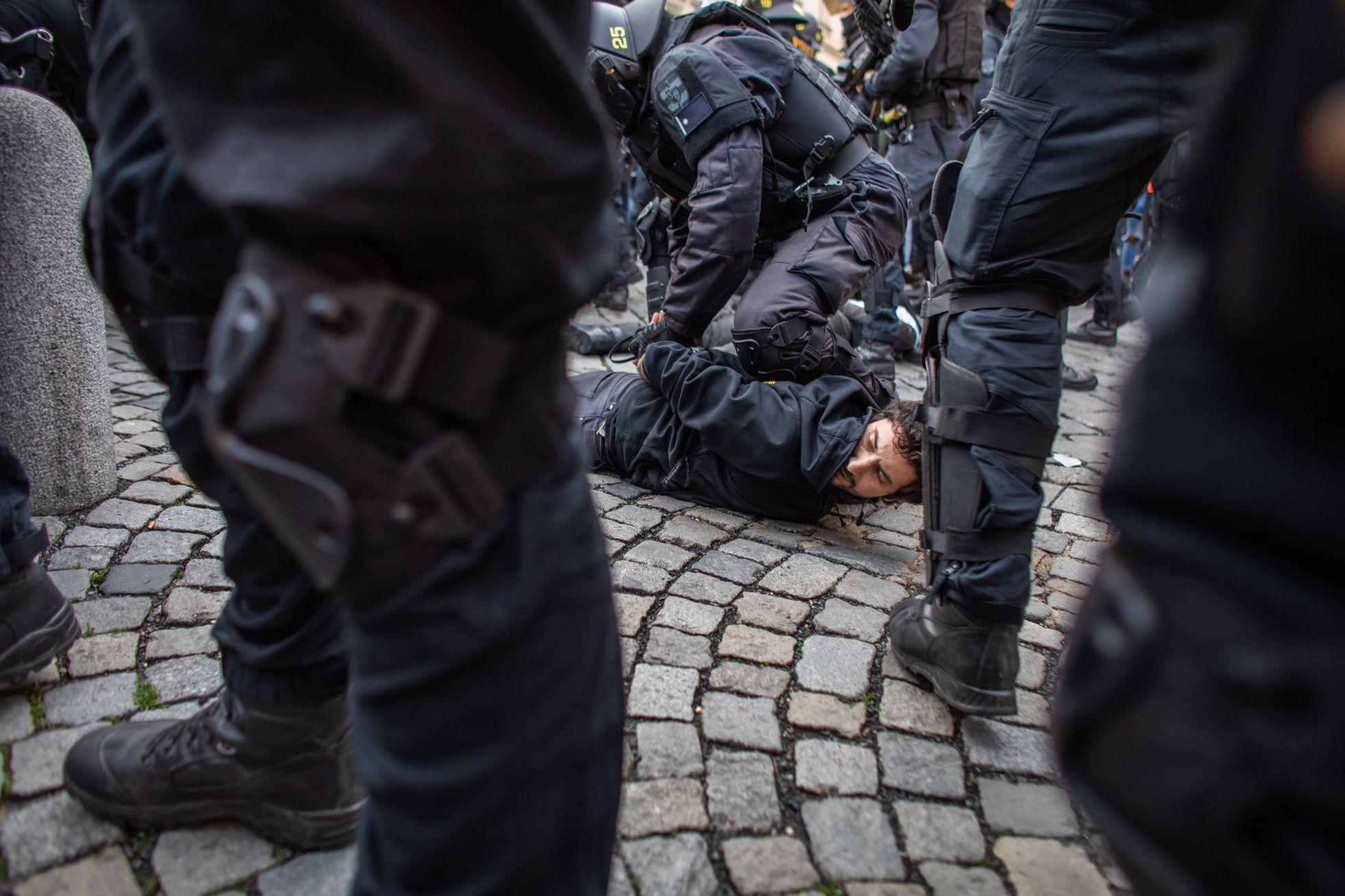 Těžkooděnci policie Brno průvod radikálové