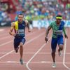 Zlatá tretra 2019, sprint na 100 metrů: Zleva Akani Simbine (JAR), Andre De Grasse (Kanada) a Mike Rodgers (USA)
