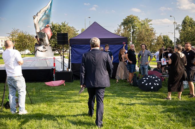 Demonstrace Milion chvilek pro demokracii proti ministru spravedlnosti Pavlu Blažkovi.