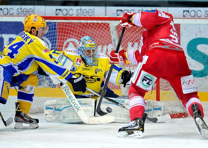 Třinec vs. Zlín, čtvrtý zápas semifinále play off extraligy (Zámorský, Sedláček, Orsava).