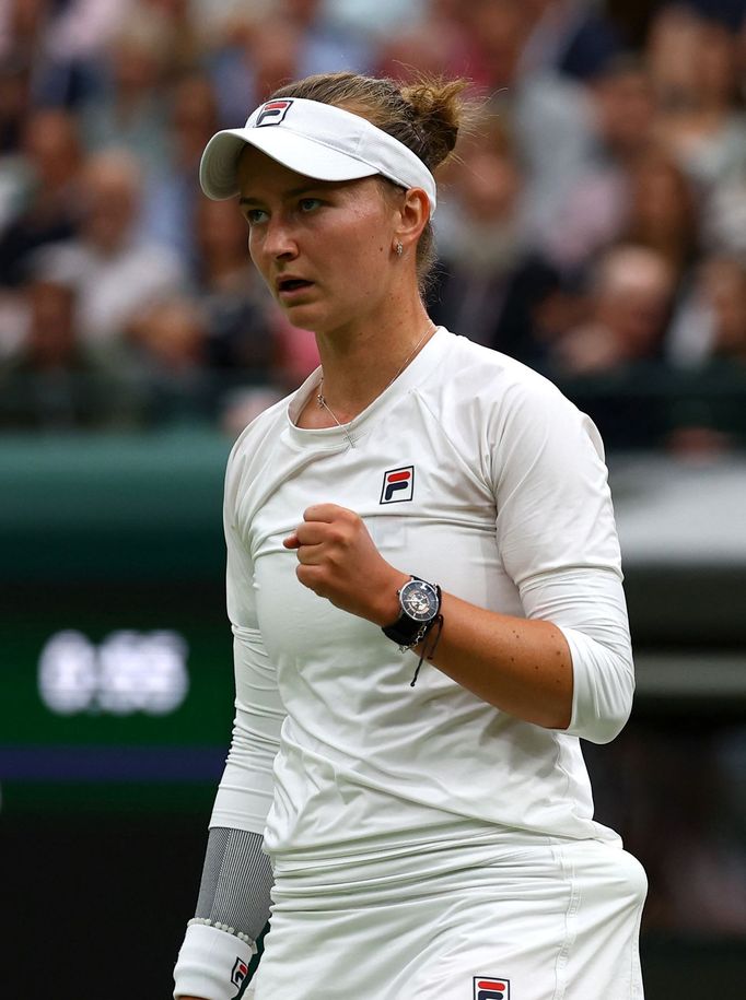 Barbora Krejčíková v osmifinále Wimbledonu 2024 s Danielle Collinsovou