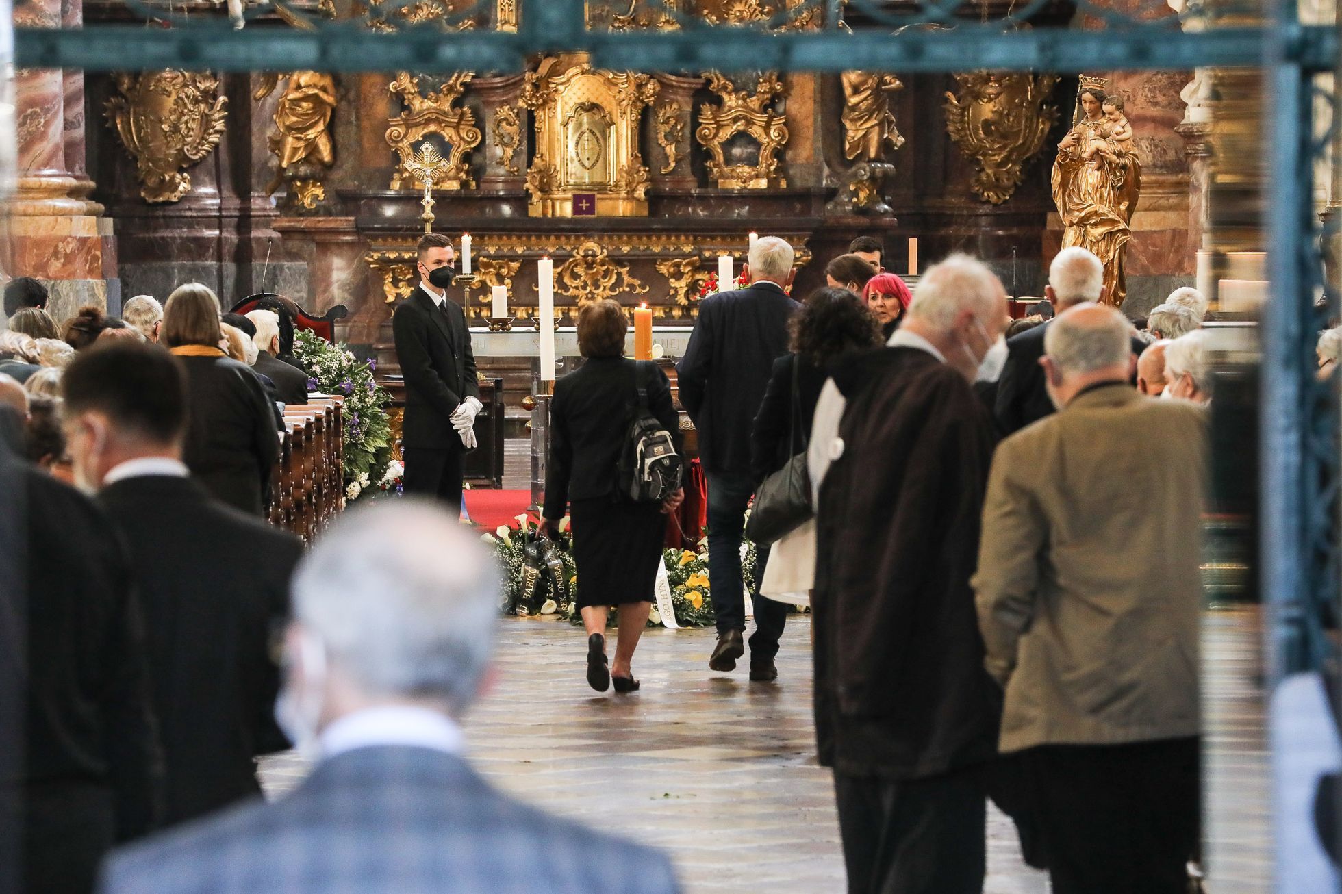 Pohřeb Jiřina Šiklová, poslední rozloučení, kostel Nejsvětějšího Salvátora