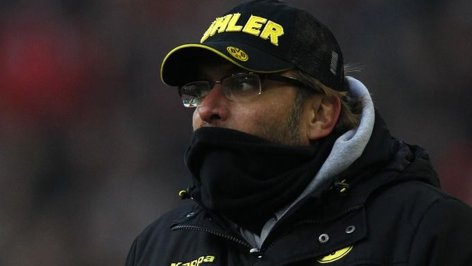 Zklamaný trenér Dortmundu Jürgen Klopp