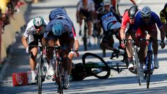 Tour de France, 4. etapa: Pád Marka Cavendishe po té, co ho srazil loktem Peter Sagan.