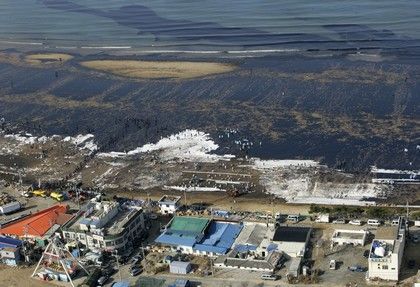 Korejci bojují s ropou z tankeru