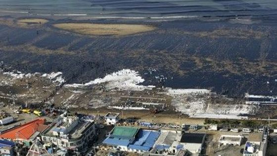 Korejci bojují s ropou z tankeru