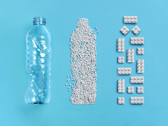 Kostičky Lego z recyklovaných plastových lahví.