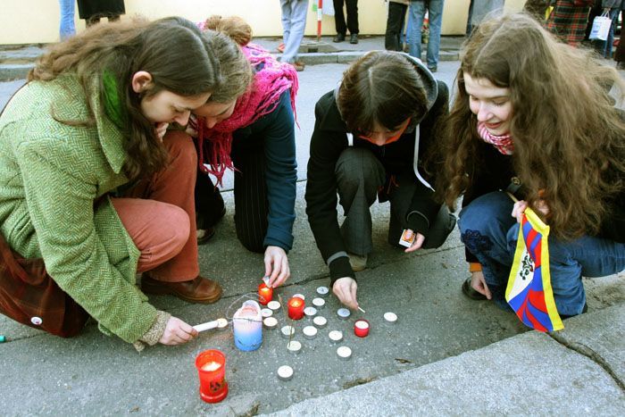 Tibet, demonstrace k 47.výročí okupace.
