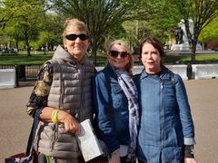 Kamarádky Connie, Debbie a Linda podporují americkou pomoc Ukrajině. Bojí se ale, aby nezačala třetí světová válka.