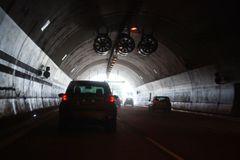 V Cholupickém tunelu havaroval kamion, provoz stojí