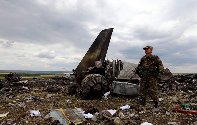 Trosky sestřeleného Il-76 ukrajinské armády v Luhansku.