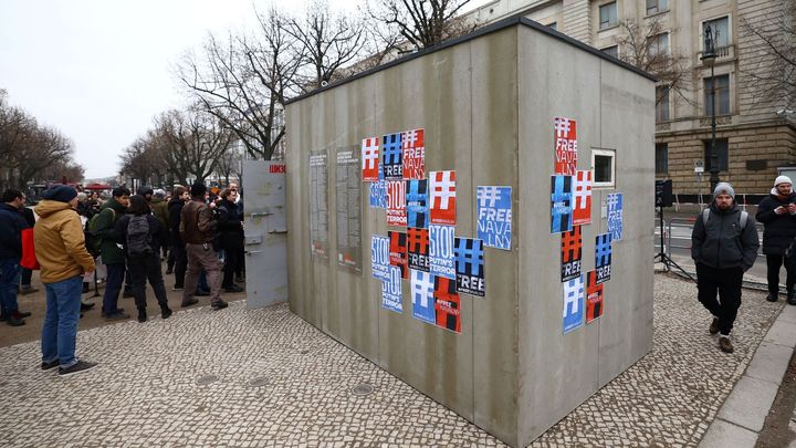 Samotka opozičníka Navalného v Berlíně. Kopie cely stojí u ruského velvyslanectví; Zdroj foto: Reuters