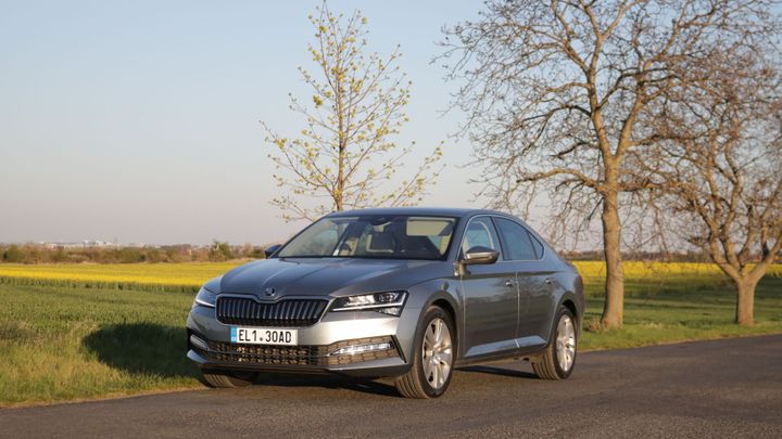 Navržena v Česku, vyrobena na Slovensku. Škoda Superb se stěhuje do Bratislavy