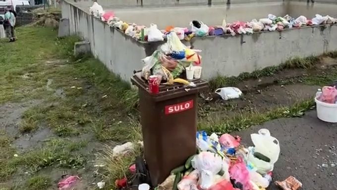 Slovenští celníci zabavují Ukrajincům na hranici veškeré potraviny - i svačinu