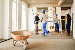 Kdo bydlí v nájmu, může finančně vyjít lépe než ten, kdo celý život splácí hypotéku