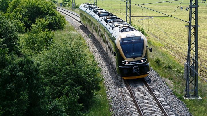 Na Pardubicku vlak zabil člověka, doprava mezi Prahou a Českou Třebovou stojí