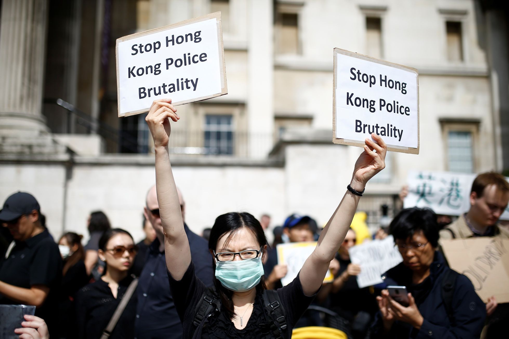 V Londýně demonstrovali lidé na podporu protestujících v Hongkongu i ti, kteří podporují čínskou policii